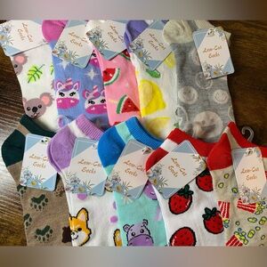 NWT 10 pairs Low cut sock bundle
10 different fun patterns